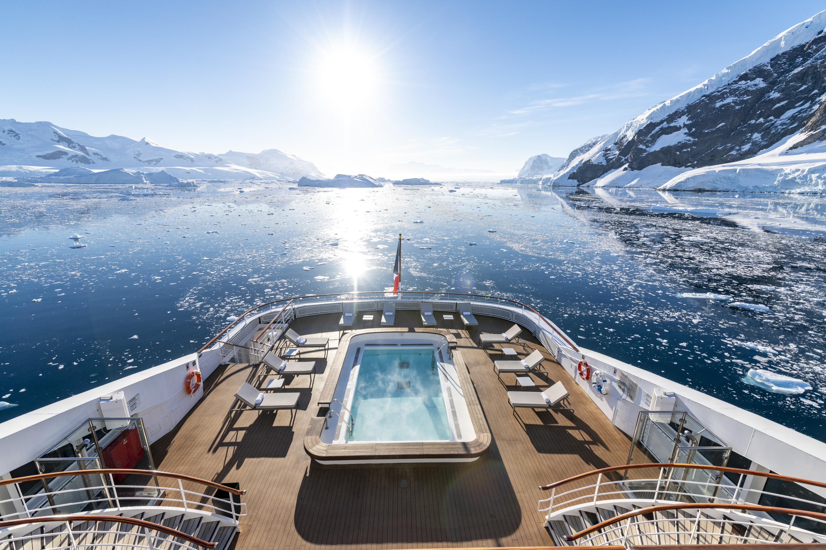 L'Austral - The Sun Deck